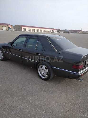 Mercedes E 220 1990, 300,000 km - 2.2 л - Bakı