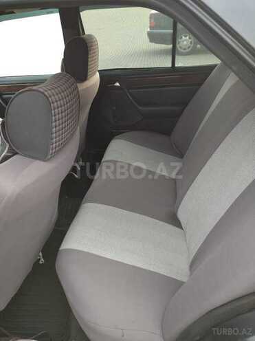 Mercedes E 220 1990, 300,000 km - 2.2 л - Bakı