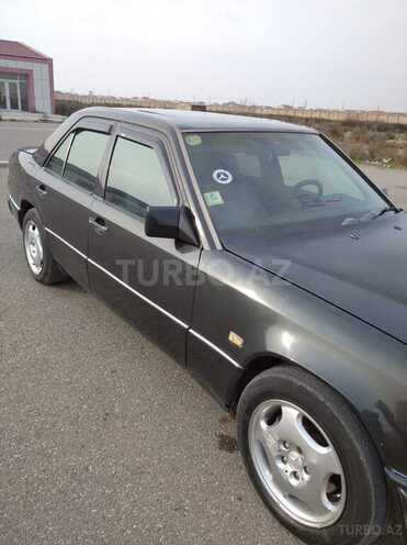 Mercedes E 220 1990, 300,000 km - 2.2 л - Bakı