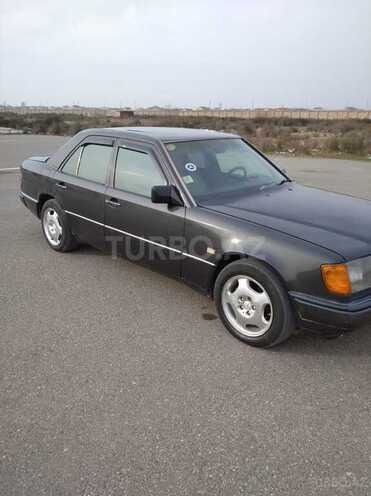 Mercedes E 220 1990, 300,000 km - 2.2 л - Bakı