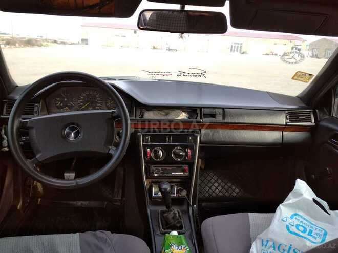 Mercedes E 220 1990, 300,000 km - 2.2 л - Bakı