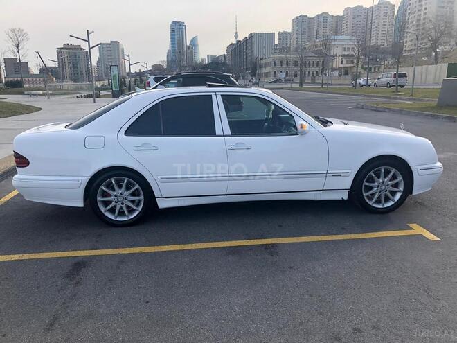Mercedes E 220 2001, 300,000 km - 2.2 l - Bakı