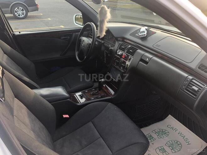 Mercedes E 220 2001, 300,000 km - 2.2 l - Bakı