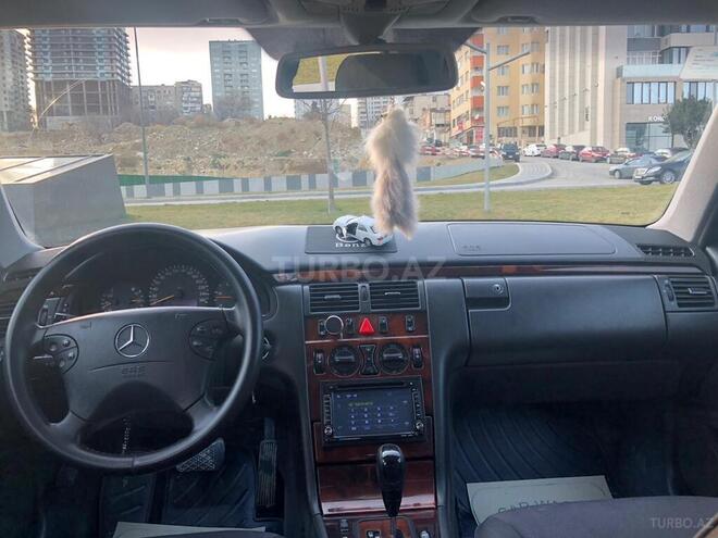 Mercedes E 220 2001, 300,000 km - 2.2 l - Bakı