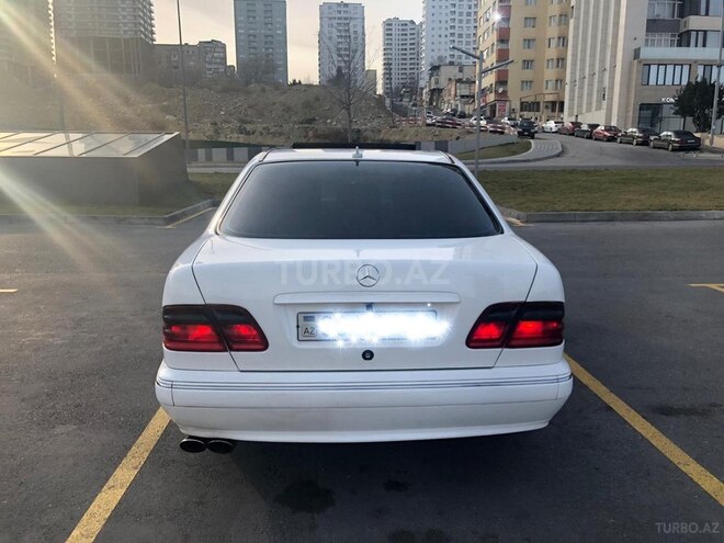 Mercedes E 220 2001, 300,000 km - 2.2 l - Bakı
