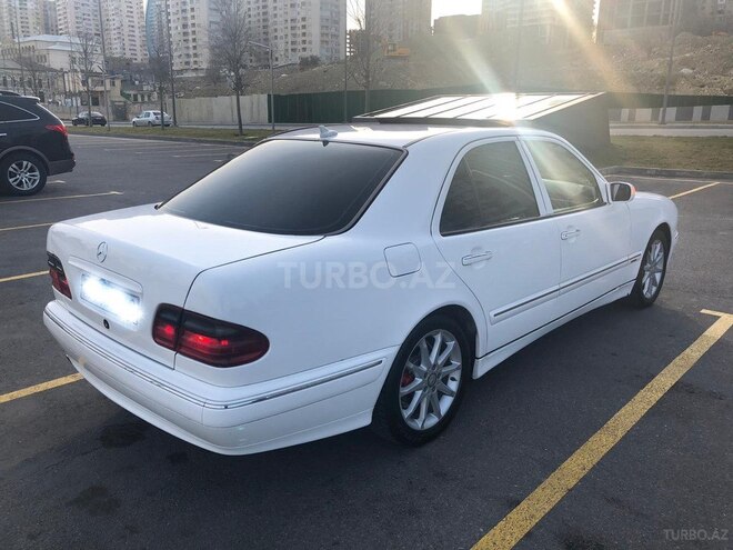 Mercedes E 220 2001, 300,000 km - 2.2 l - Bakı