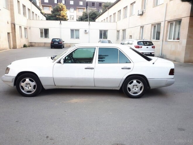 Mercedes E 300 1992, 250,000 km - 3.0 l - Bakı