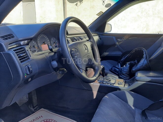 Mercedes E 220 2001, 325,000 km - 2.2 l - Sumqayıt