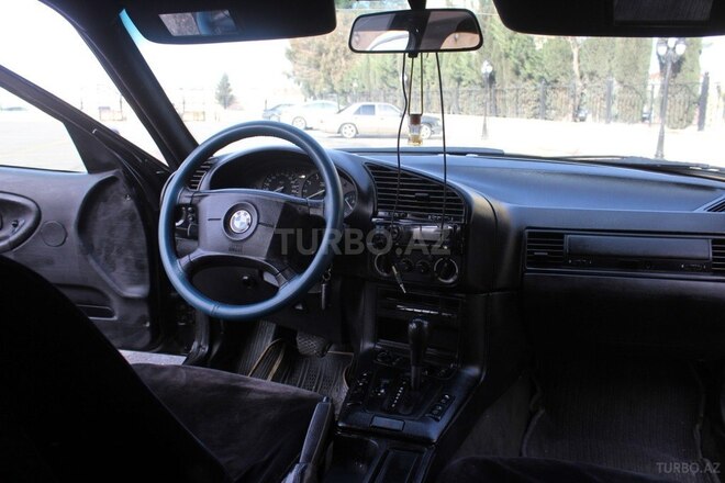 BMW 325 1991, 174,000 km - 2.5 l - Bakı