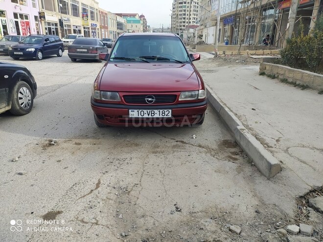 Opel Astra 1997, 414,000 km - 1.6 l - Qazax
