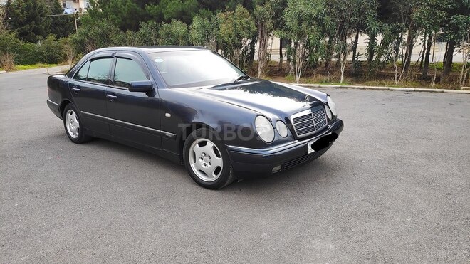 Mercedes E 240 1999, 250,000 km - 2.4 l - Bakı