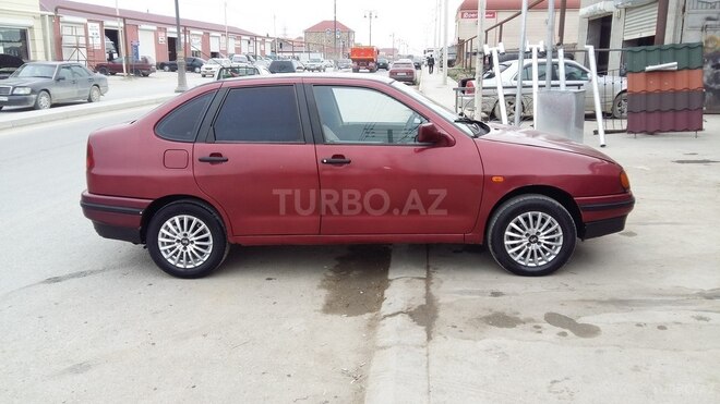 Volkswagen Polo 1995, 315,000 km - 1.5 л - Bakı