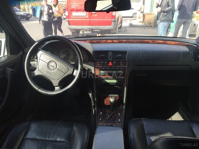 Mercedes C 240 2000, 245,600 km - 2.4 l - Bakı