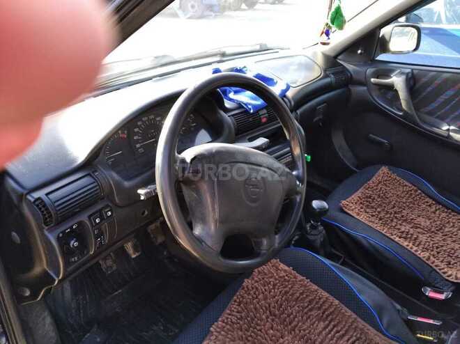 Opel Astra 1995, 337,322 km - 1.6 l - Qusar