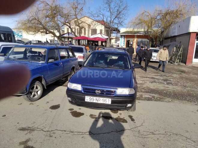 Opel Astra 1995, 337,322 km - 1.6 l - Qusar