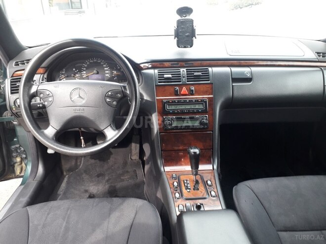 Mercedes E 220 1999, 320,000 km - 2.2 l - Şəmkir