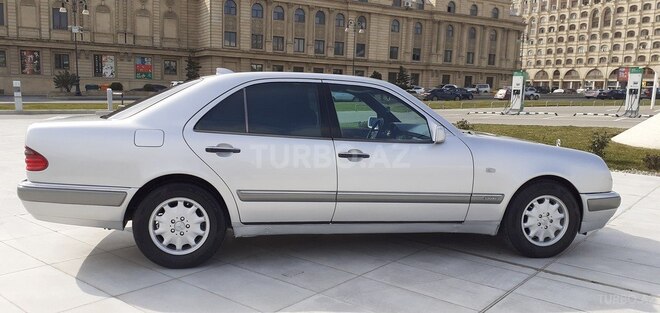 Mercedes E 240 1998, 379,788 km - 2.4 l - Bakı