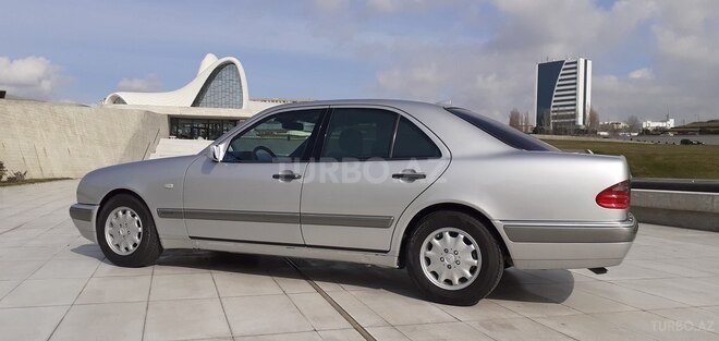 Mercedes E 240 1998, 379,788 km - 2.4 l - Bakı