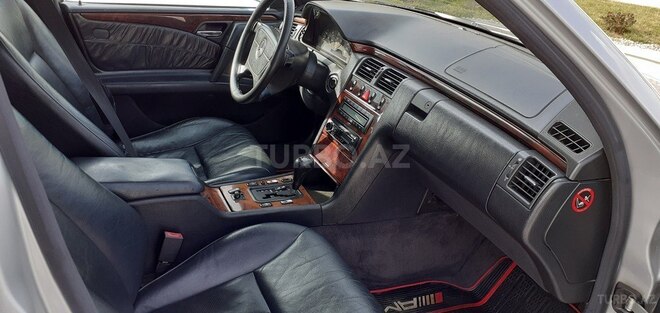 Mercedes E 240 1998, 379,788 km - 2.4 l - Bakı