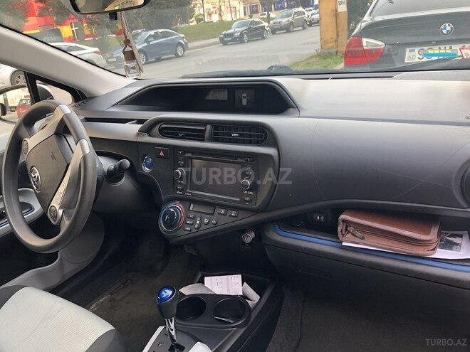 Toyota Prius C 2013, 90,000 km - 1.5 l - Bakı