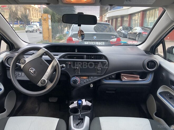 Toyota Prius C 2013, 90,000 km - 1.5 l - Bakı