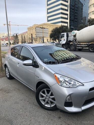 Toyota Prius C 2013, 90,000 km - 1.5 l - Bakı