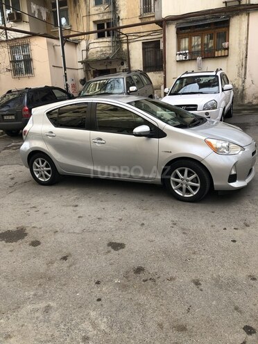 Toyota Prius C 2013, 90,000 km - 1.5 l - Bakı