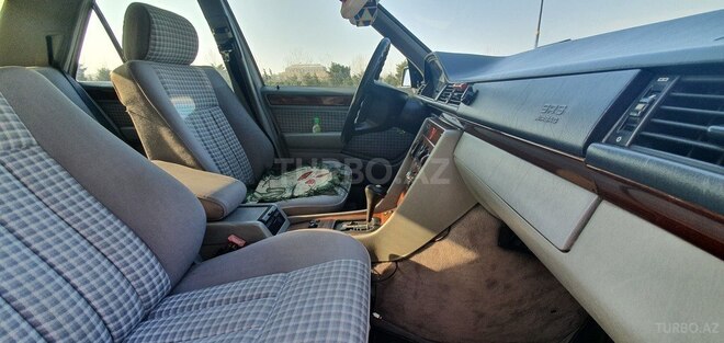 Mercedes E 220 1995, 252,600 km - 2.2 l - Bakı