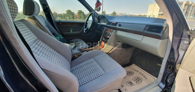 Mercedes E 220 1995, 252,600 km - 2.2 l - Bakı