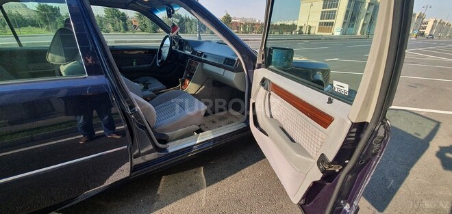 Mercedes E 220 1995, 252,600 km - 2.2 l - Bakı