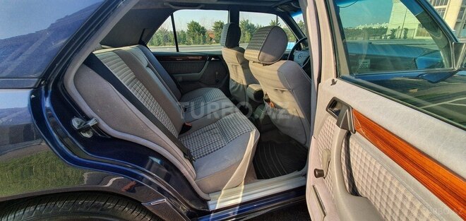 Mercedes E 220 1995, 252,600 km - 2.2 l - Bakı
