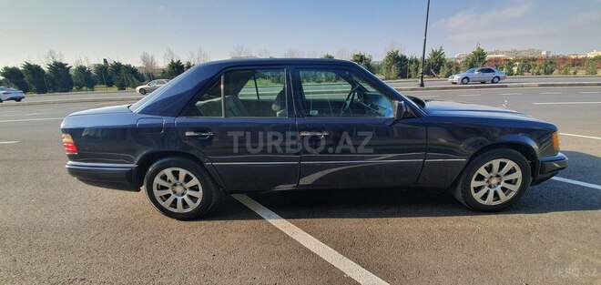 Mercedes E 220 1995, 252,600 km - 2.2 l - Bakı