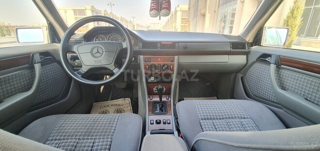 Mercedes E 220 1995, 252,600 km - 2.2 l - Bakı