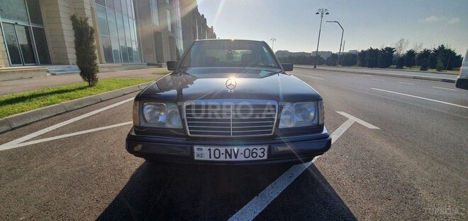 Mercedes E 220 1995, 252,600 km - 2.2 l - Bakı
