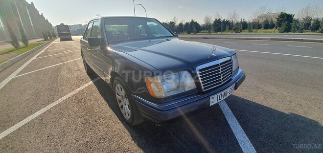 Mercedes E 220 1995, 252,600 km - 2.2 l - Bakı