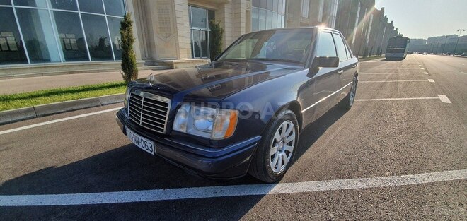 Mercedes E 220 1995, 252,600 km - 2.2 l - Bakı
