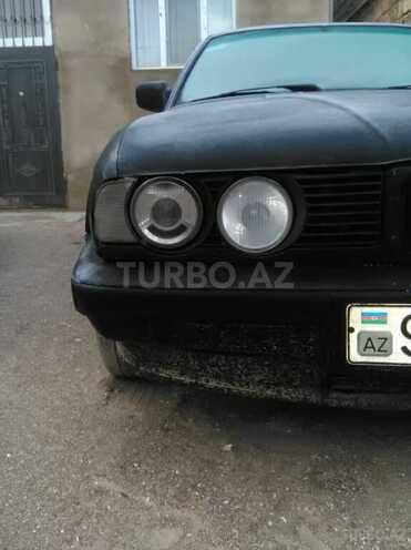 BMW 520 1988, 300,000 km - 0.2 l - Bakı