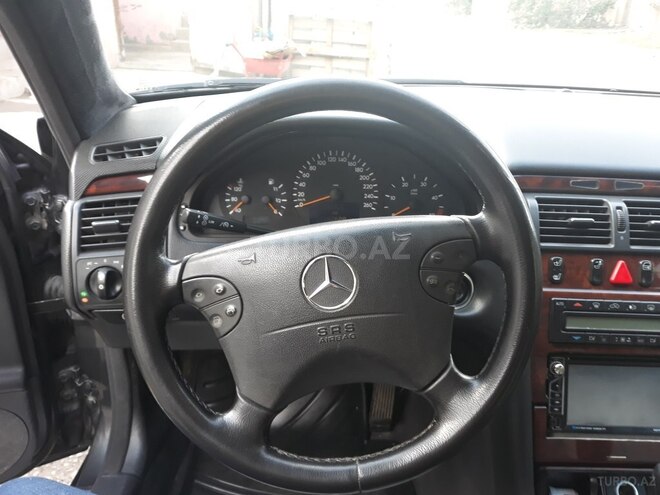Mercedes E 270 2001, 290,000 km - 2.7 l - Bakı