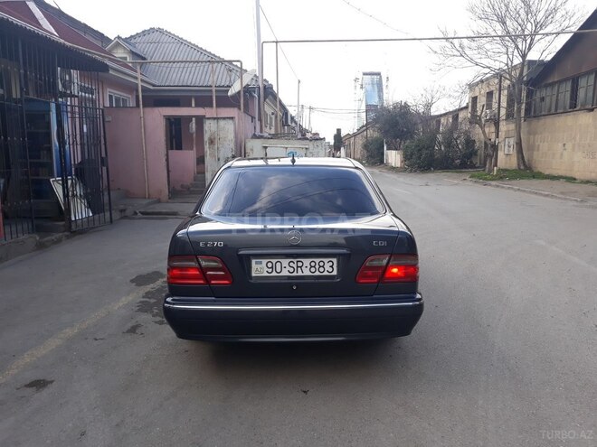 Mercedes E 270 2001, 290,000 km - 2.7 l - Bakı