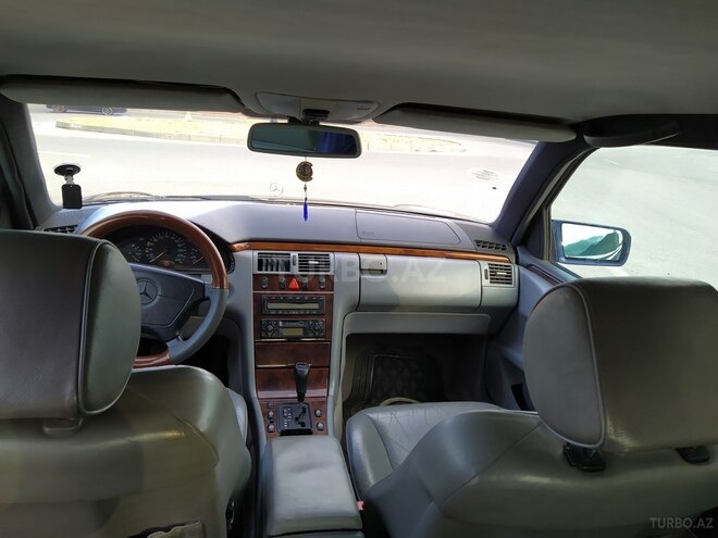Mercedes E 240 1997, 291,000 km - 2.4 l - Bakı