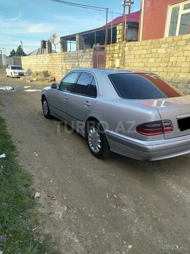 Mercedes E 220 2001, 327,586 km - 2.2 л - Biləsuvar