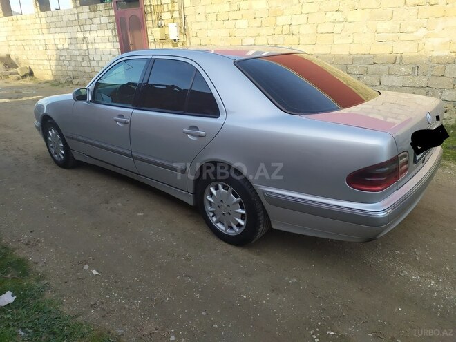 Mercedes E 220 2001, 327,586 km - 2.2 л - Biləsuvar