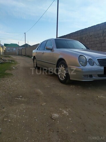 Mercedes E 220 2001, 327,586 km - 2.2 л - Biləsuvar