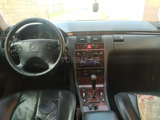 Mercedes E 220 2001, 327,586 km - 2.2 л - Biləsuvar