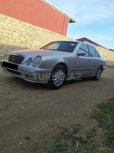 Mercedes E 220 2001, 327,586 km - 2.2 л - Biləsuvar