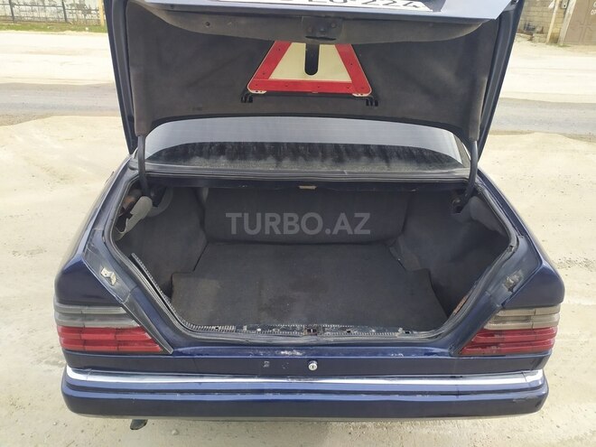Mercedes E 220 1995, 419,000 km - 2.2 l - Bakı