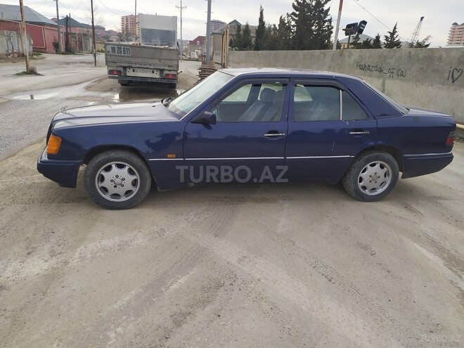 Mercedes E 220 1995, 419,000 km - 2.2 l - Bakı