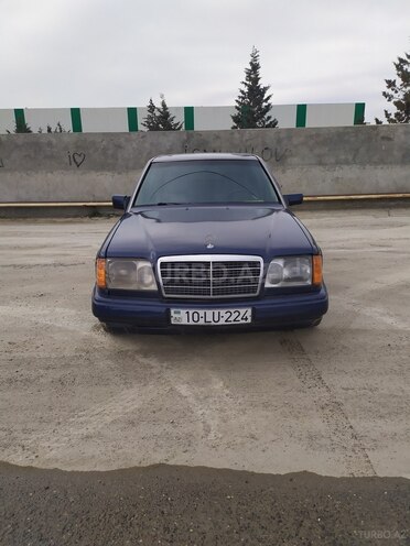 Mercedes E 220 1995, 419,000 km - 2.2 l - Bakı