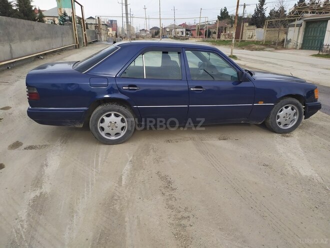 Mercedes E 220 1995, 419,000 km - 2.2 l - Bakı