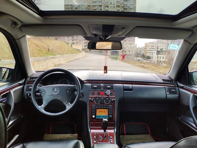 Mercedes E 240 2001, 299,800 km - 2.6 l - Bakı